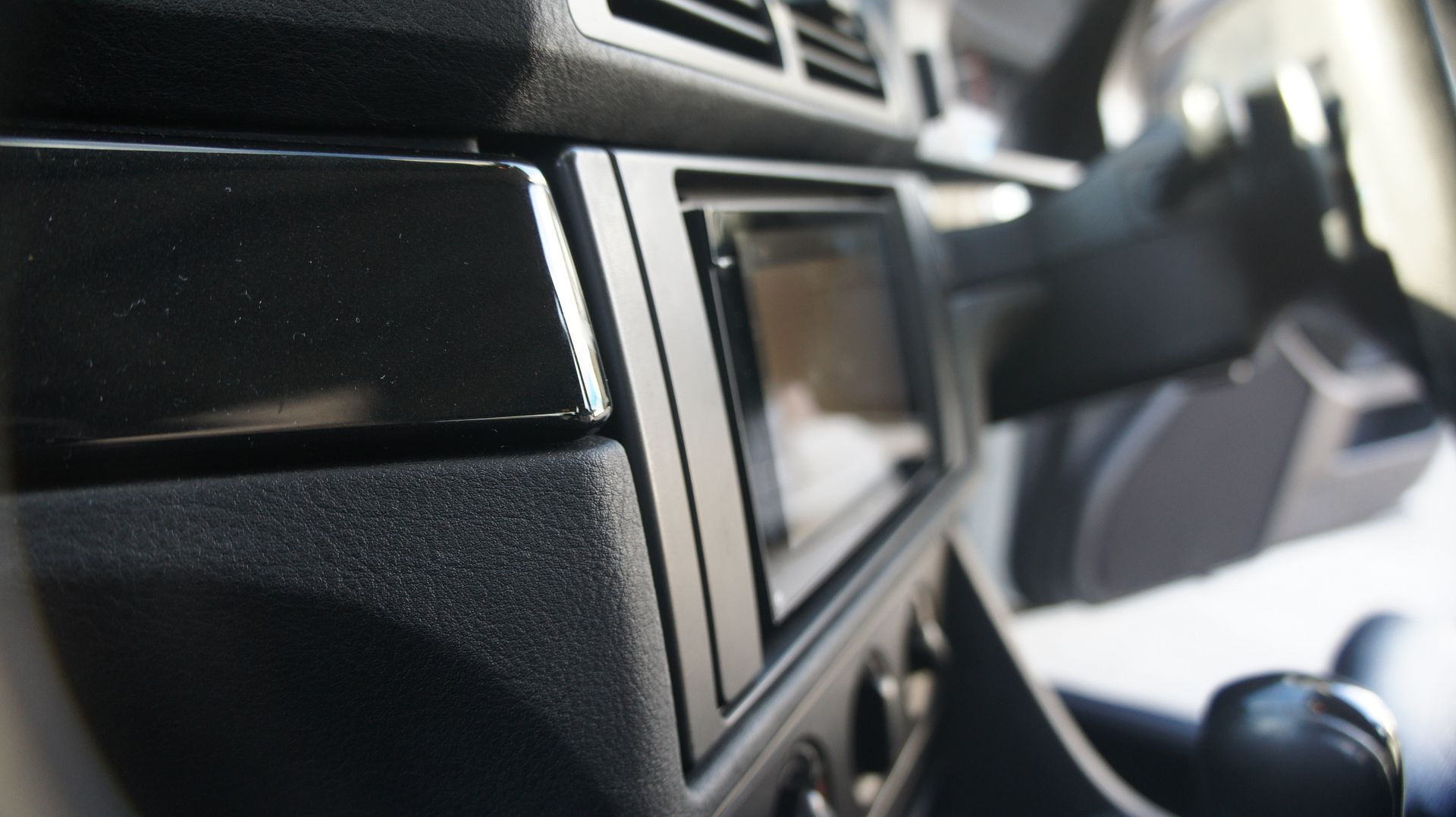 Parrot Smart - Shallow depth Double DIN head unit!